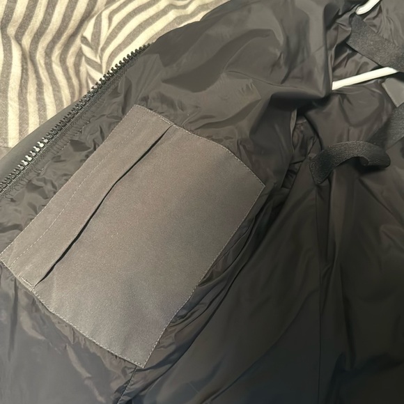 Canada Goose Parka - Picture 5 of 8